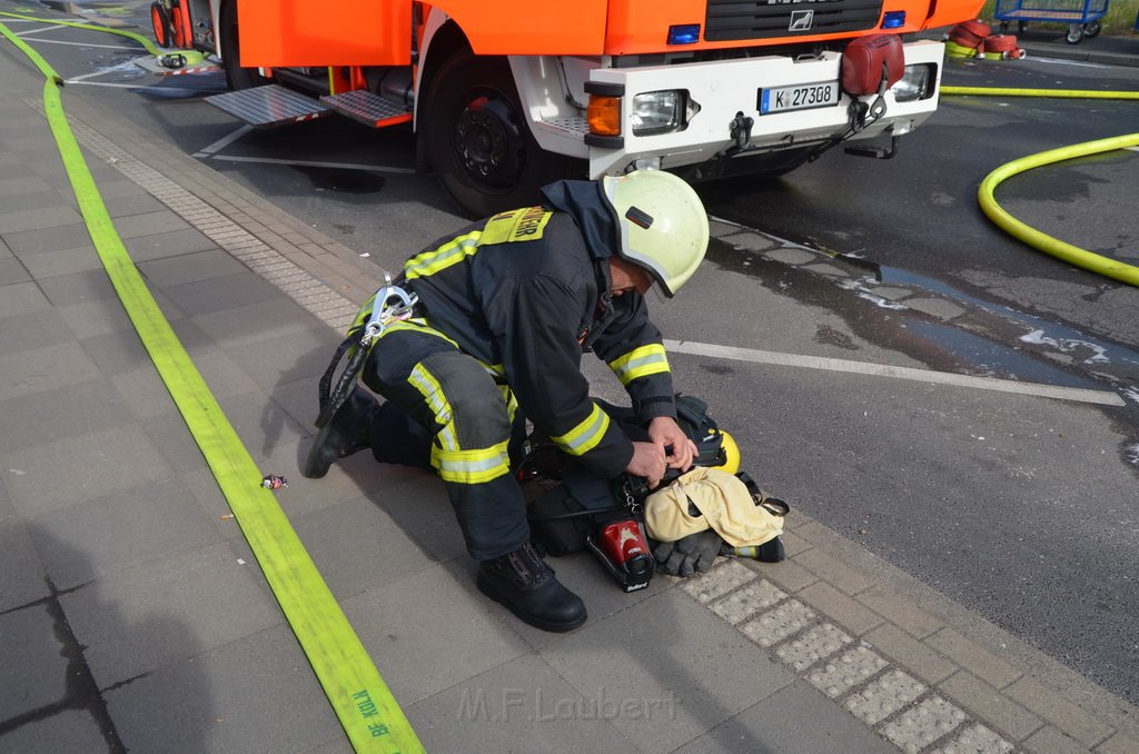 Grossfeuer Poco Lager Koeln Porz Gremberghoven Hansestr P561.JPG - Miklos Laubert